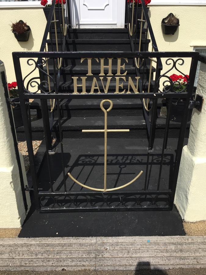 Hotel The Haven Holyhead Esterno foto